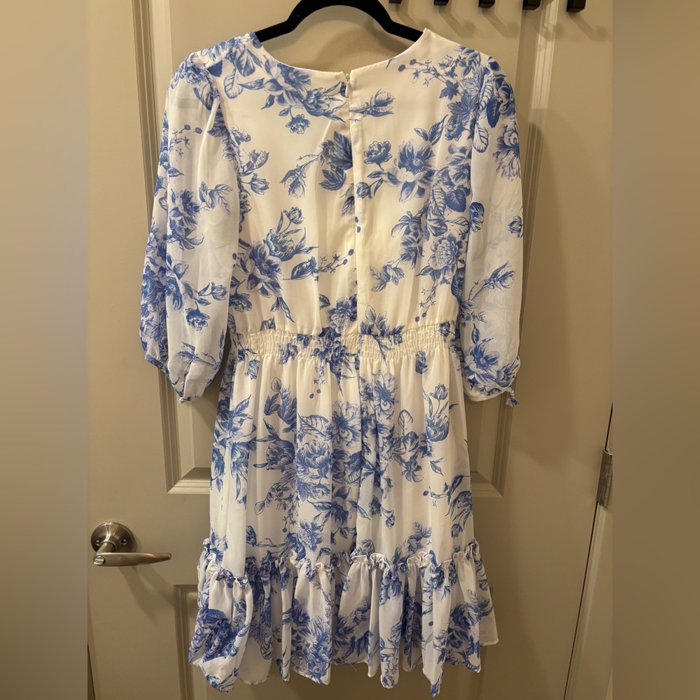 Taylor Blue and White Floral V-Neck Mini Dress - Picture 3 of 4